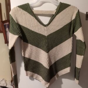 Derek Heart Green and Cream V-Neck Sweater Chevron Design